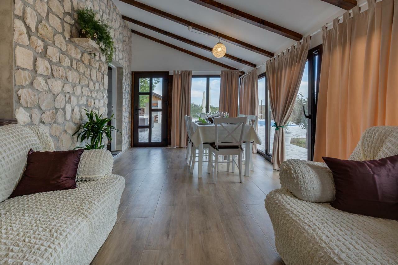 Mali Raj Villa Свети Петър Екстериор снимка